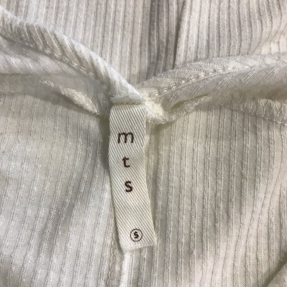 M T S White Oversized Blouse 
Small 4 - 6 
Fits Medium
47% Polyester 47% Rayon - Picture 2 of 13